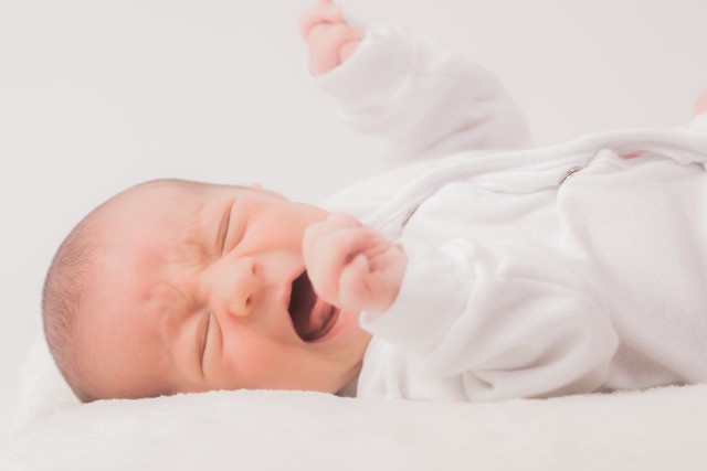 しゃっくり 長い 新生児 赤ちゃんのしゃっくりが多いし止まらない！子どものしゃっくりの3つの原因と対処法